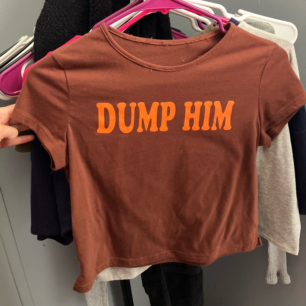 brown orange dump him logo cropped women’s tee